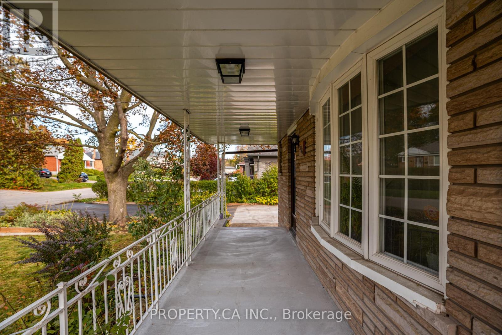 574 Drymen Crescent, Mississauga, Ontario  L5G 2P1 - Photo 4 - W12628660