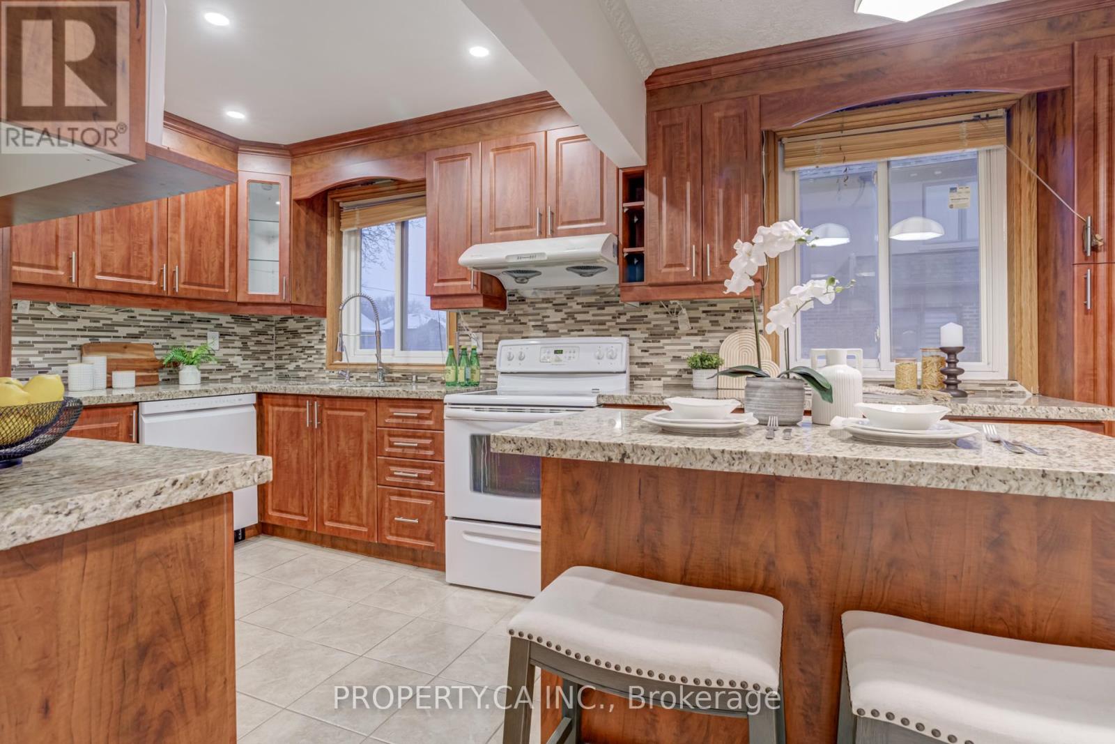 574 Drymen Crescent, Mississauga, Ontario  L5G 2P1 - Photo 8 - W12628660