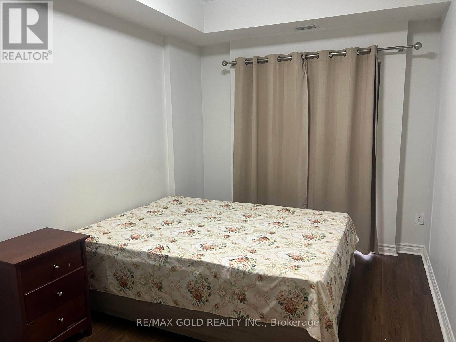 204 - 385 Prince Of Wales Drive, Mississauga, Ontario  L5B 0C6 - Photo 4 - W12628678