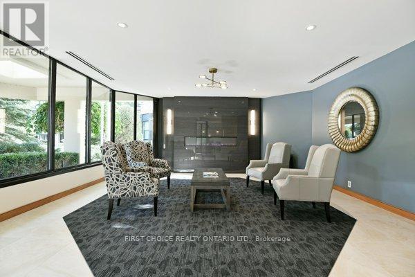 303 - 1500 Riverside Drive, Ottawa, Ontario K1G 4J4 - Photo 3 - X12628728