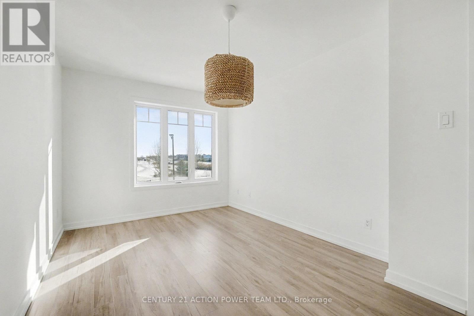 99 St Moritz Trail E, Russell, Ontario  K0A 1W0 - Photo 12 - X12628746