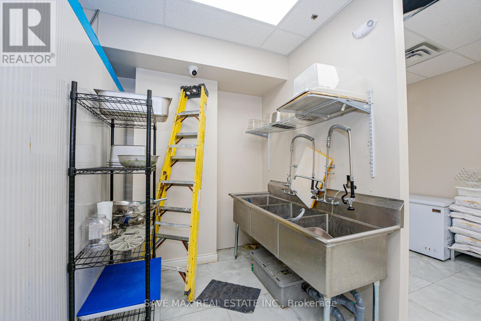 103 - 60 Frederick Street, Kitchener, Ontario  N2H 0L7 - Photo 2 - X12628664