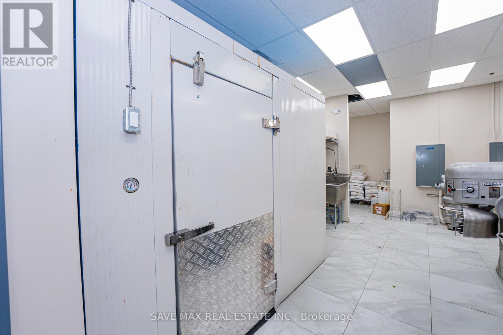 103 - 60 Frederick Street, Kitchener, Ontario  N2H 0L7 - Photo 4 - X12628664