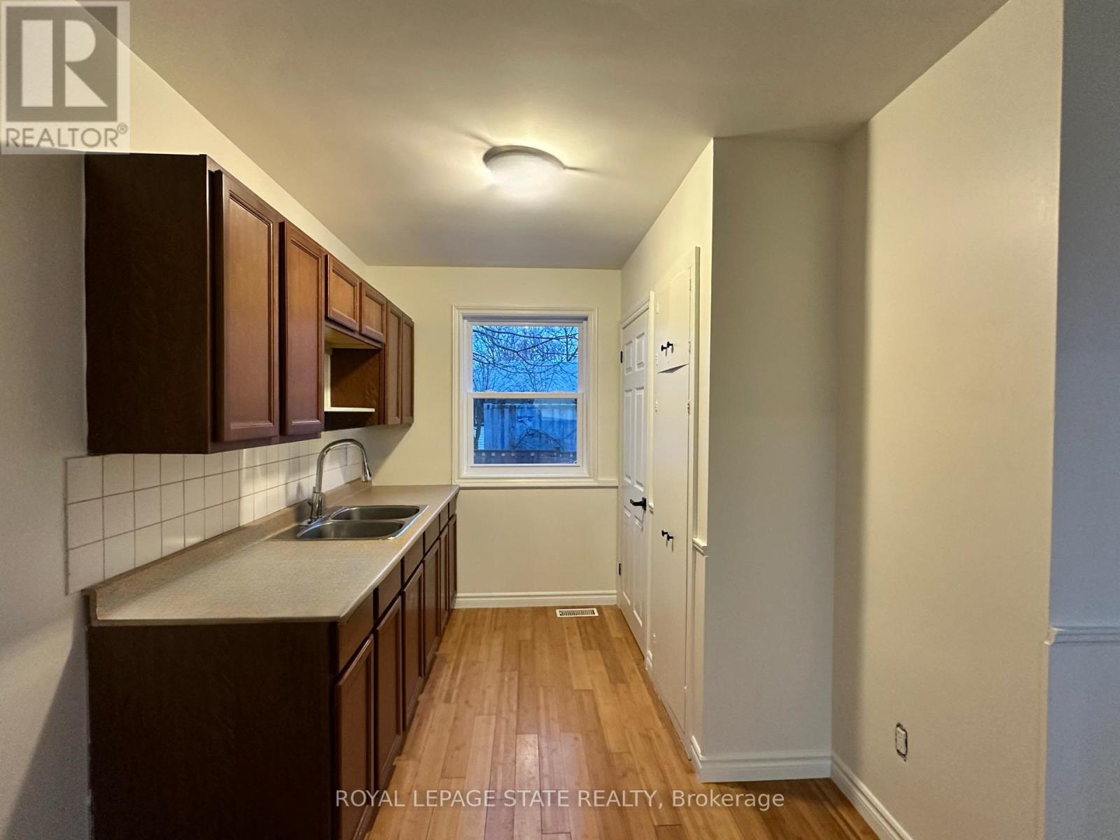 Upper - 10 Glenellen Drive, St. Catharines, Ontario  L2M 5Y7 - Photo 11 - X12628672