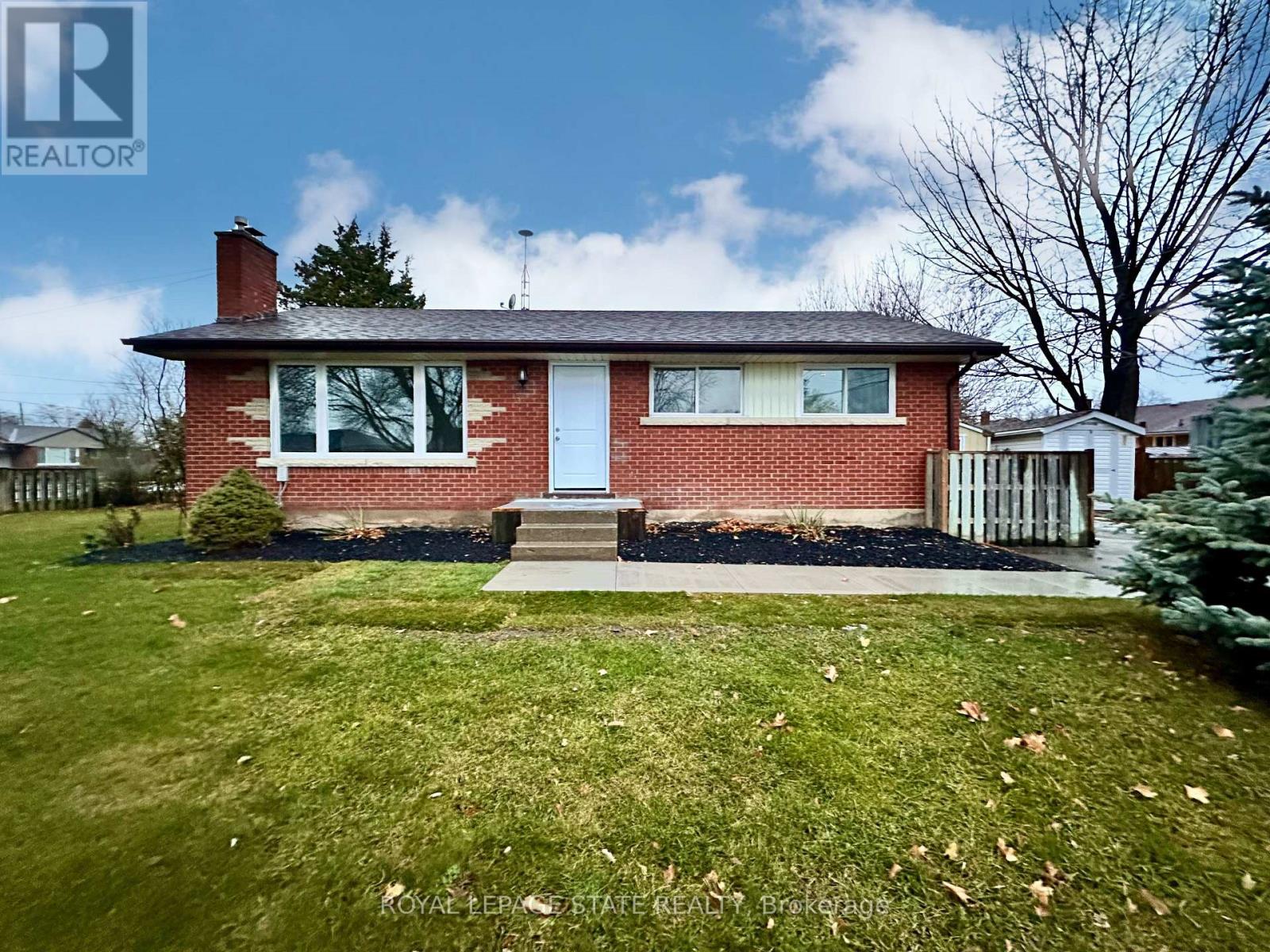 Upper - 10 Glenellen Drive, St. Catharines, Ontario  L2M 5Y7 - Photo 4 - X12628672