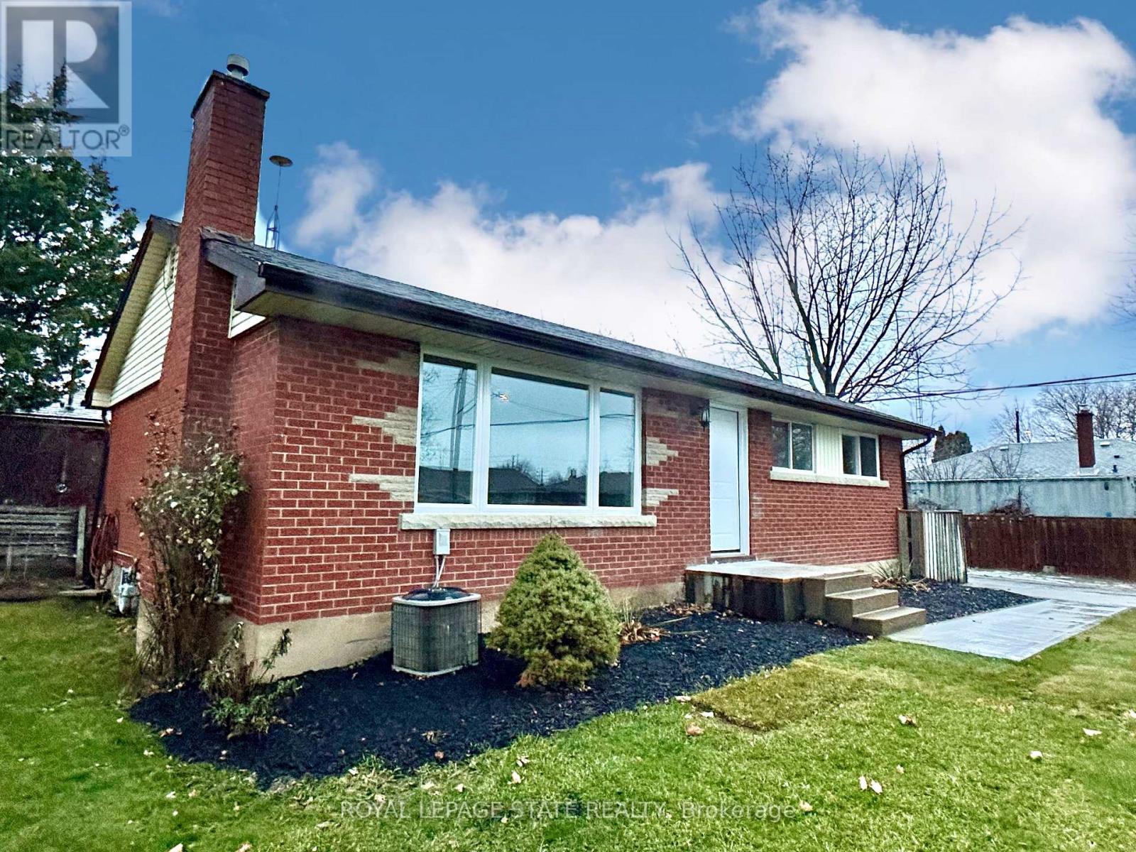 Upper - 10 Glenellen Drive, St. Catharines, Ontario  L2M 5Y7 - Photo 5 - X12628672