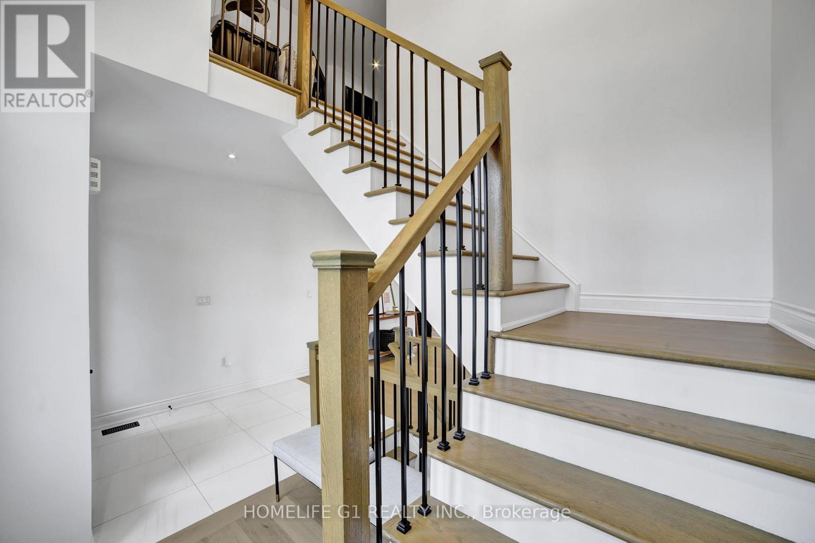 24 Cesar Place, Hamilton, Ontario  L9G 0G3 - Photo 5 - X12628694