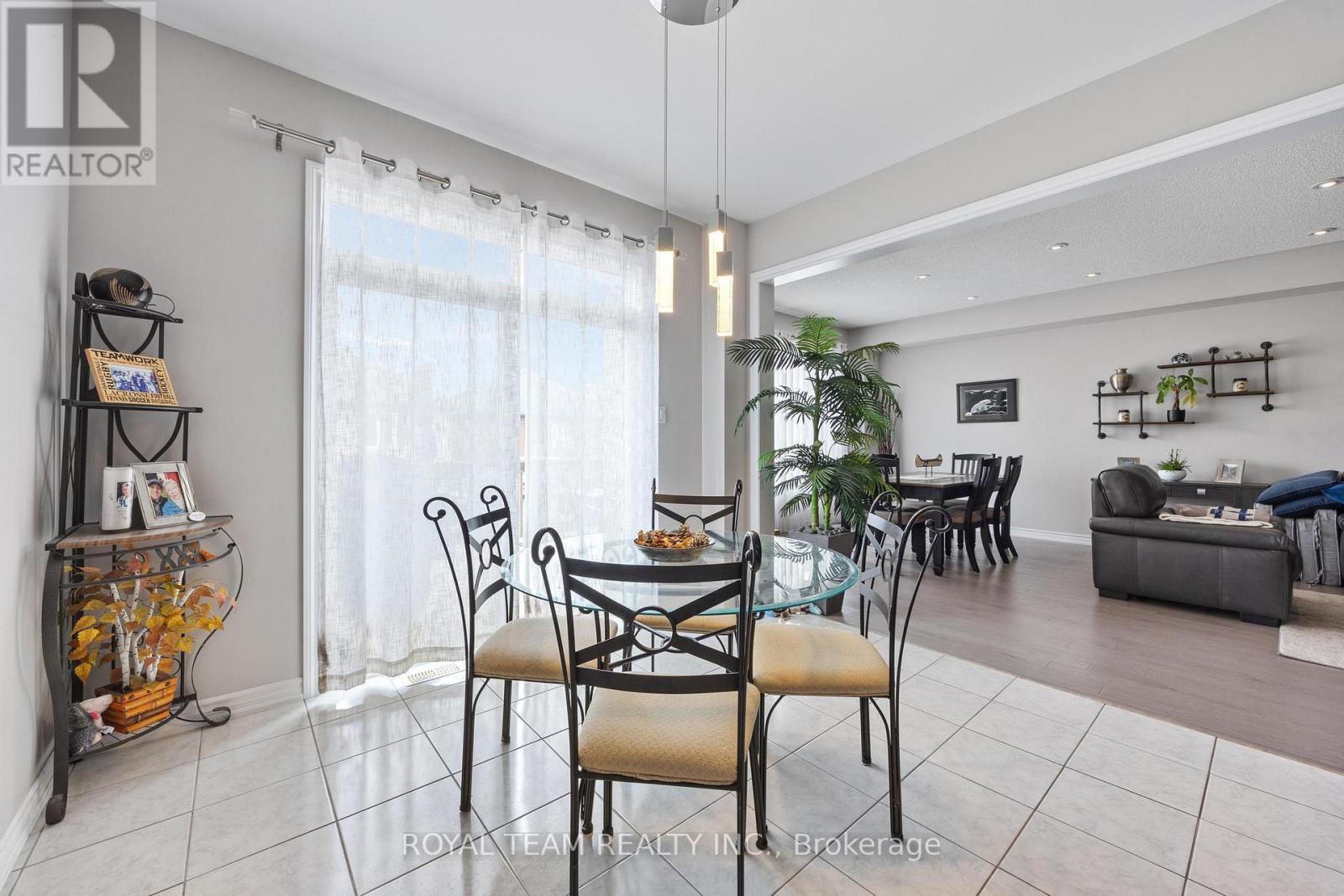 218 Richardson Crescent, Bradford West Gwillimbury (Bradford), Ontario  L3Z 0R6 - Photo 14 - N12628754