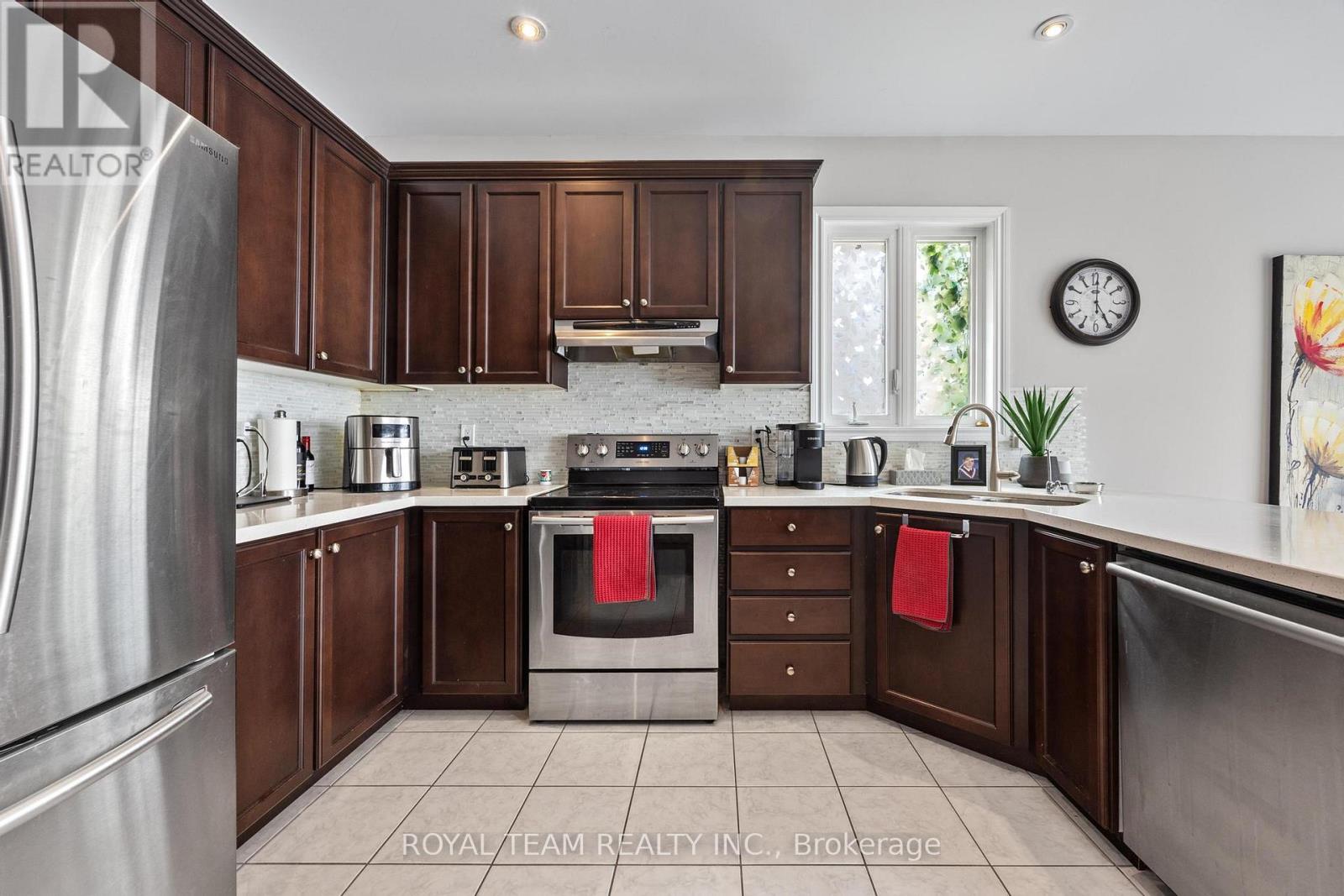 218 Richardson Crescent, Bradford West Gwillimbury (Bradford), Ontario  L3Z 0R6 - Photo 16 - N12628754