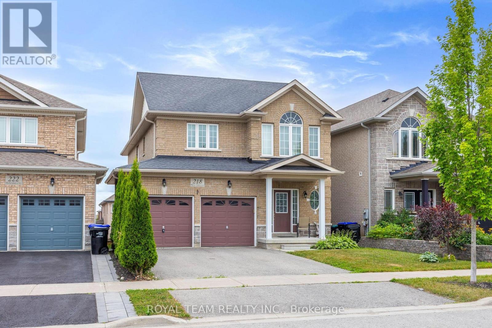 218 Richardson Crescent, Bradford West Gwillimbury (Bradford), Ontario  L3Z 0R6 - Photo 2 - N12628754