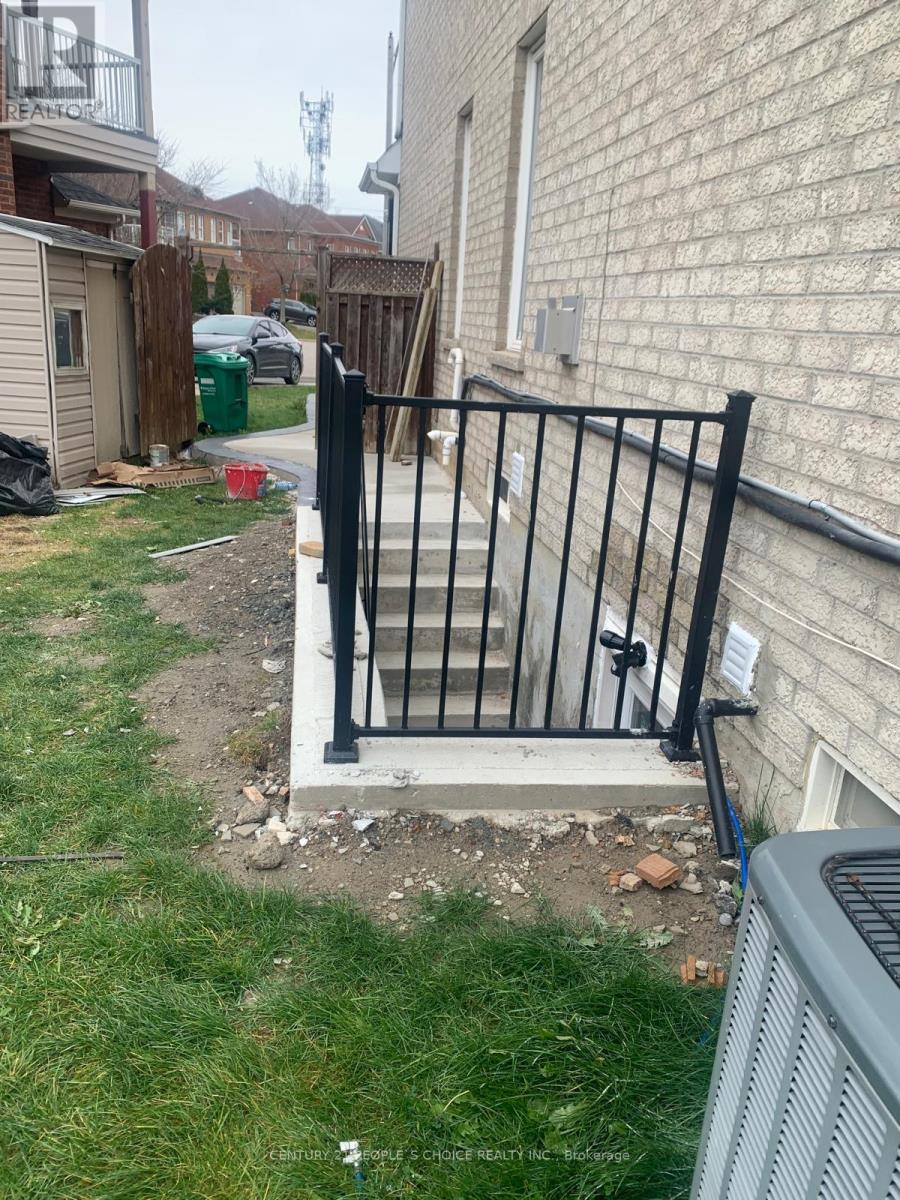 Bsmt - 24 Deepcoral Court, Brampton, Ontario  L6V 4P7 - Photo 16 - W12628718