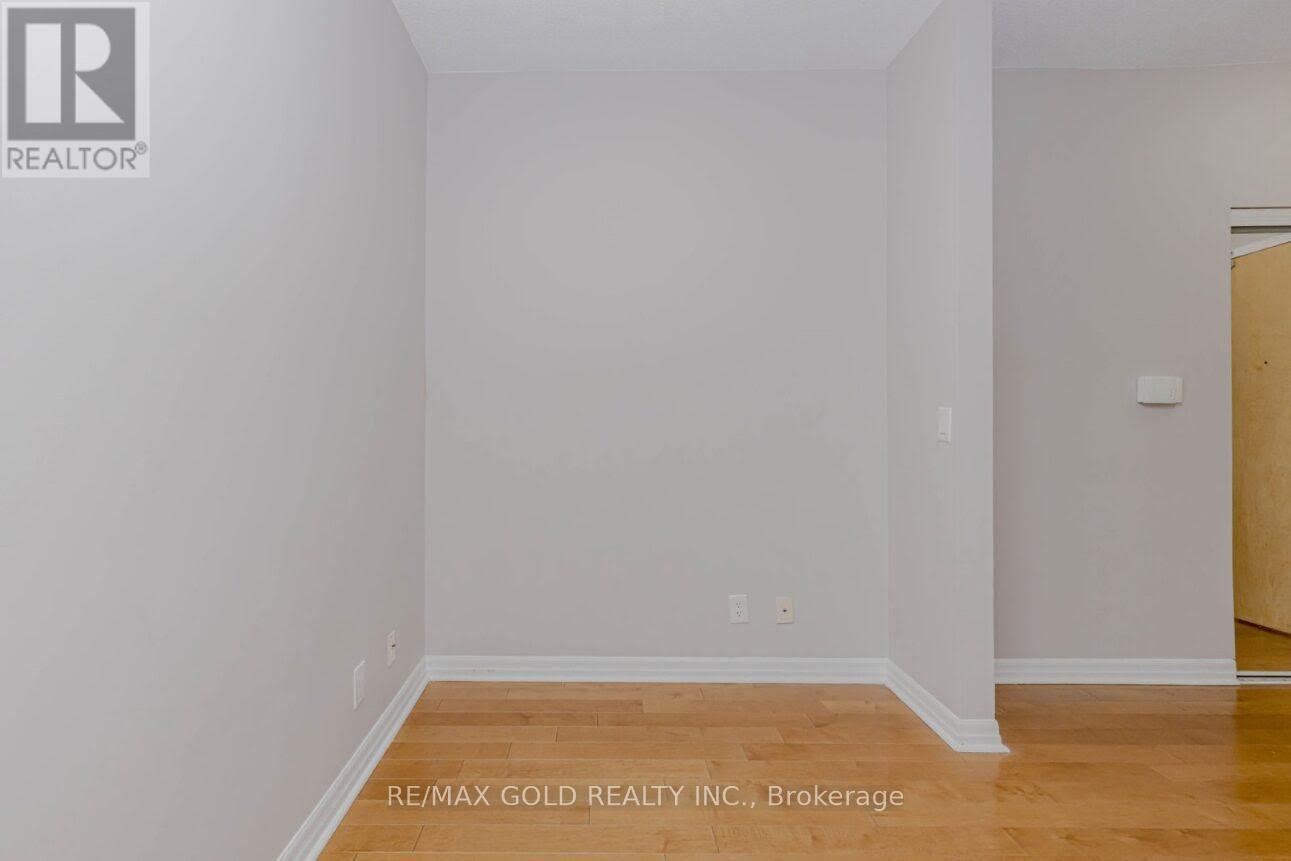 2102 - 220 Burnhamthorpe Road, Mississauga, Ontario  L5B 4N4 - Photo 8 - W12628744