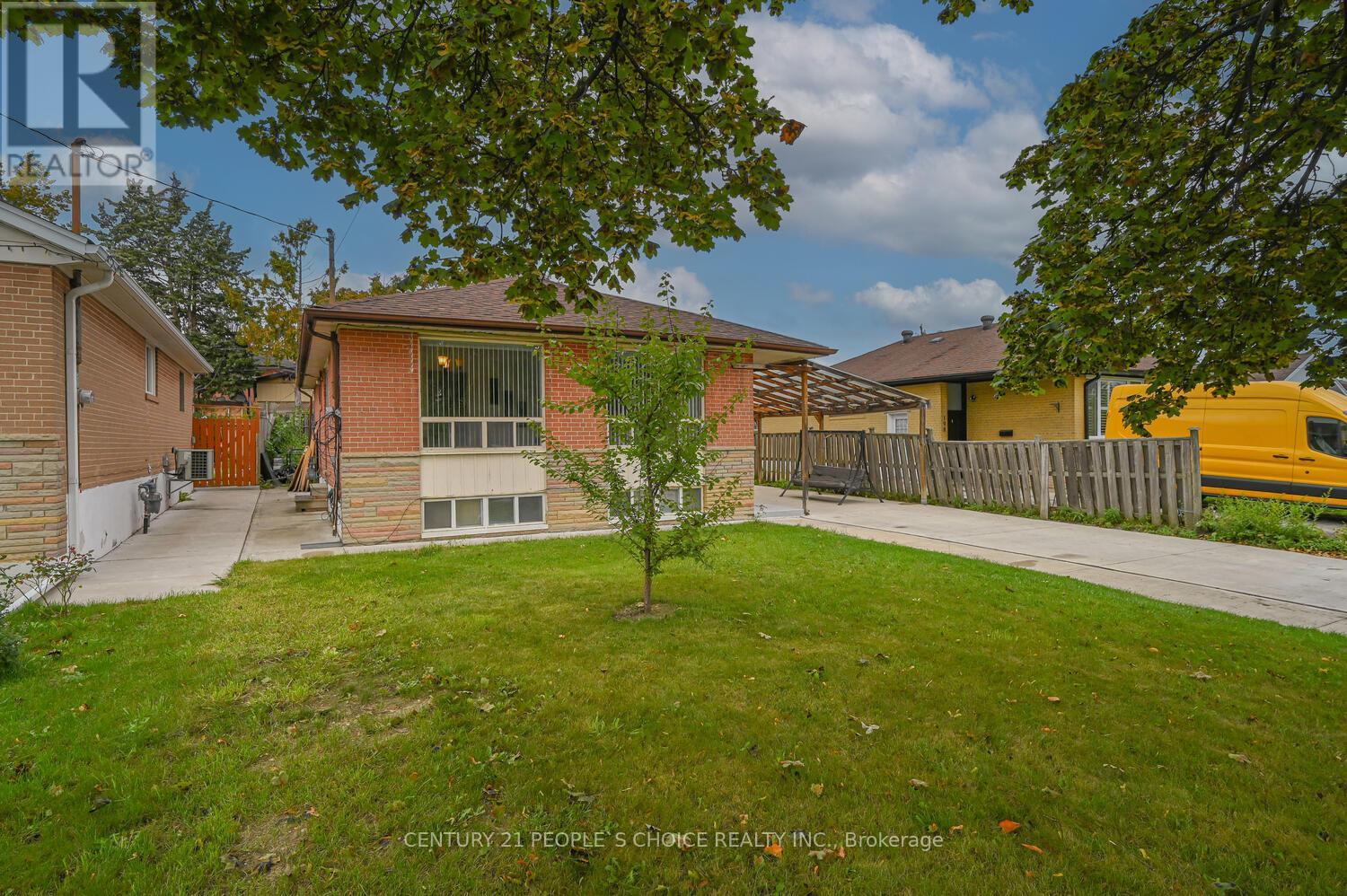 196 Taysham Crescent, Toronto, Ontario  M9V 1X7 - Photo 4 - W12628760