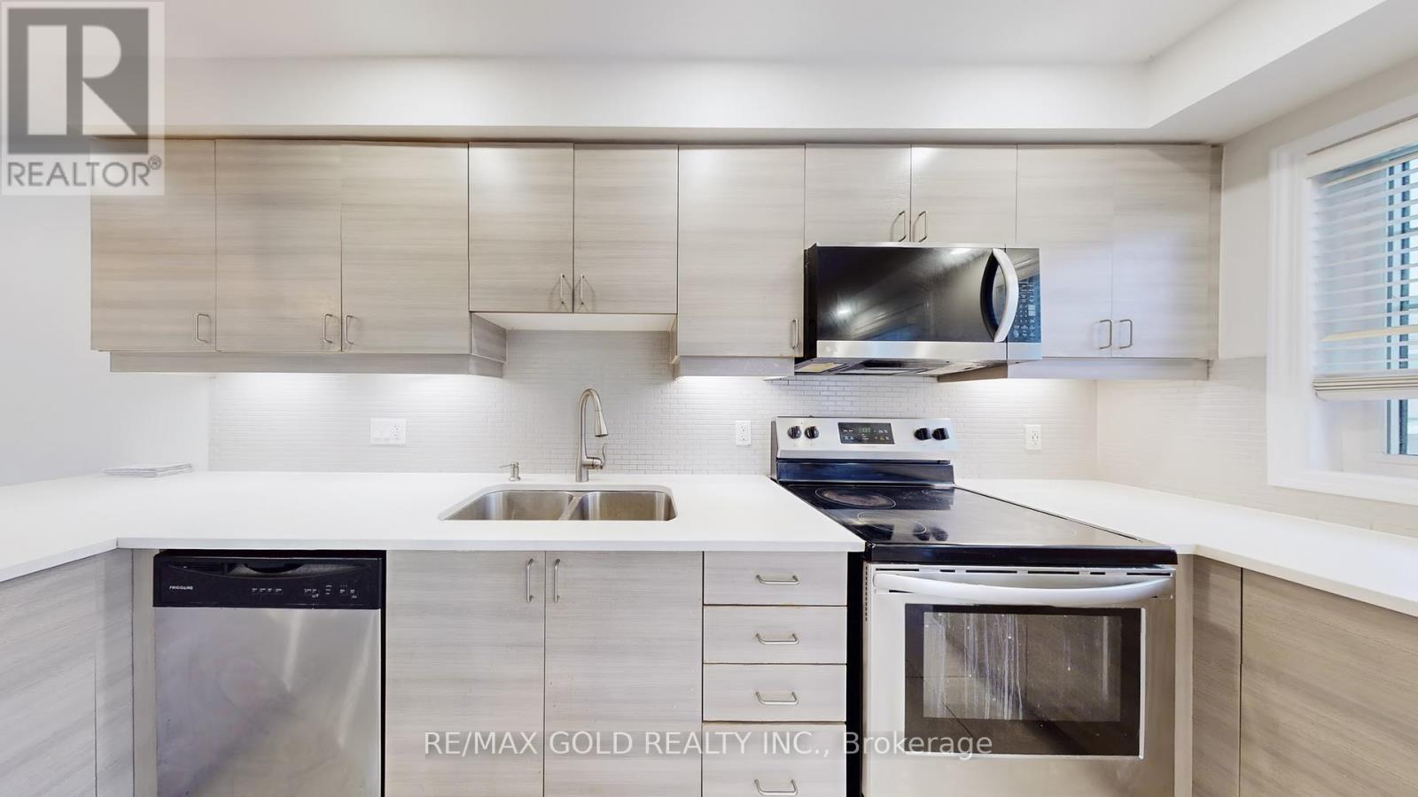 86 Locker Place, Milton (Fo Ford), Ontario  L9E 1E8 - Photo 11 - W12628792