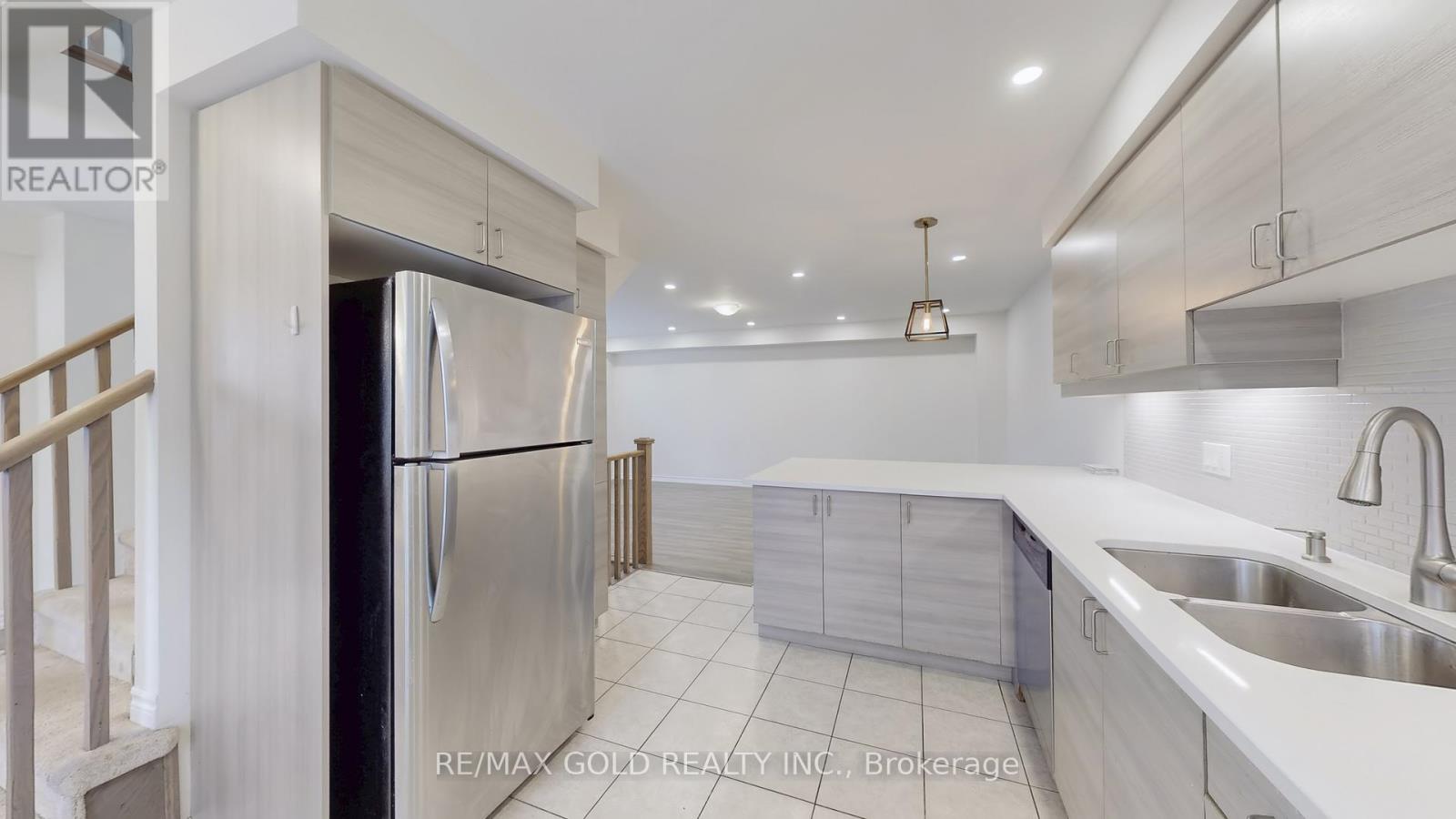 86 Locker Place, Milton (Fo Ford), Ontario  L9E 1E8 - Photo 13 - W12628792