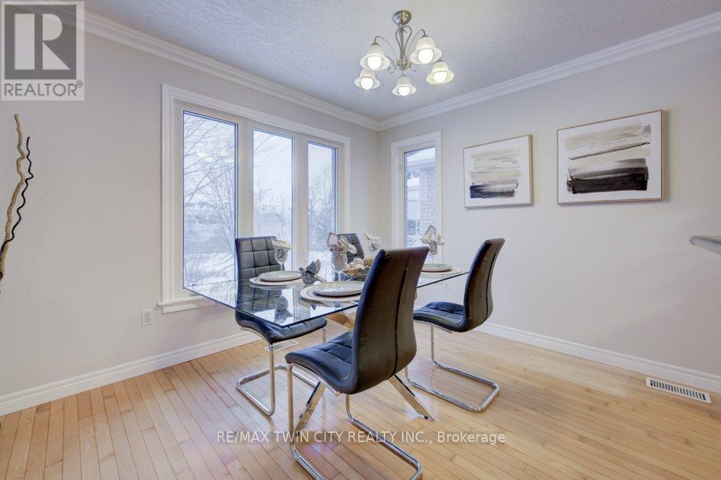 670 Salzburg Drive, Waterloo, Ontario  N2V 2N8 - Photo 12 - X12628714