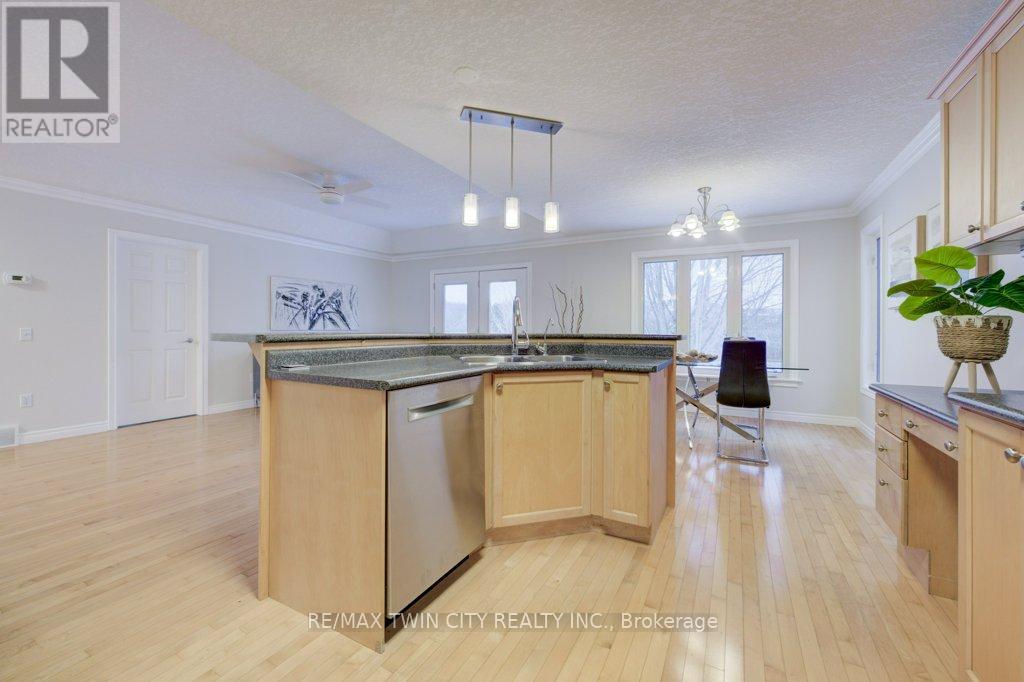 670 Salzburg Drive, Waterloo, Ontario  N2V 2N8 - Photo 14 - X12628714