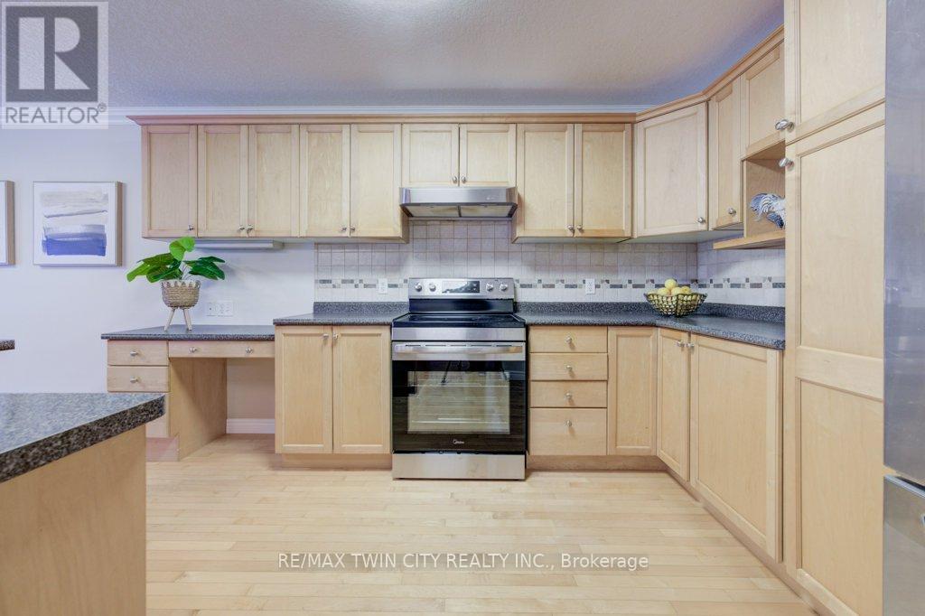 670 Salzburg Drive, Waterloo, Ontario  N2V 2N8 - Photo 15 - X12628714