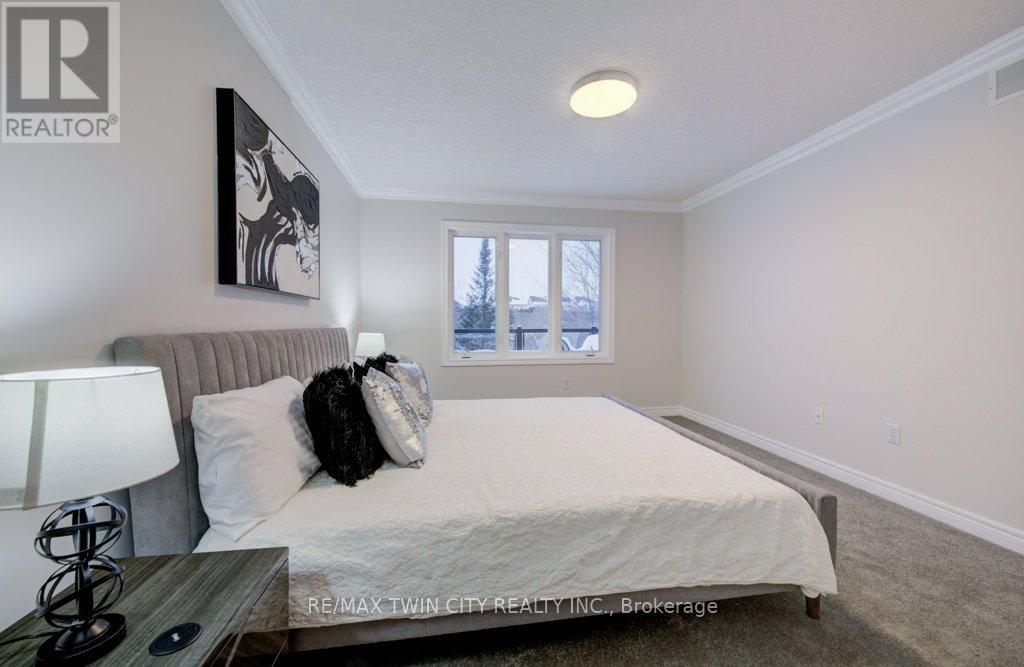 670 Salzburg Drive, Waterloo, Ontario  N2V 2N8 - Photo 18 - X12628714