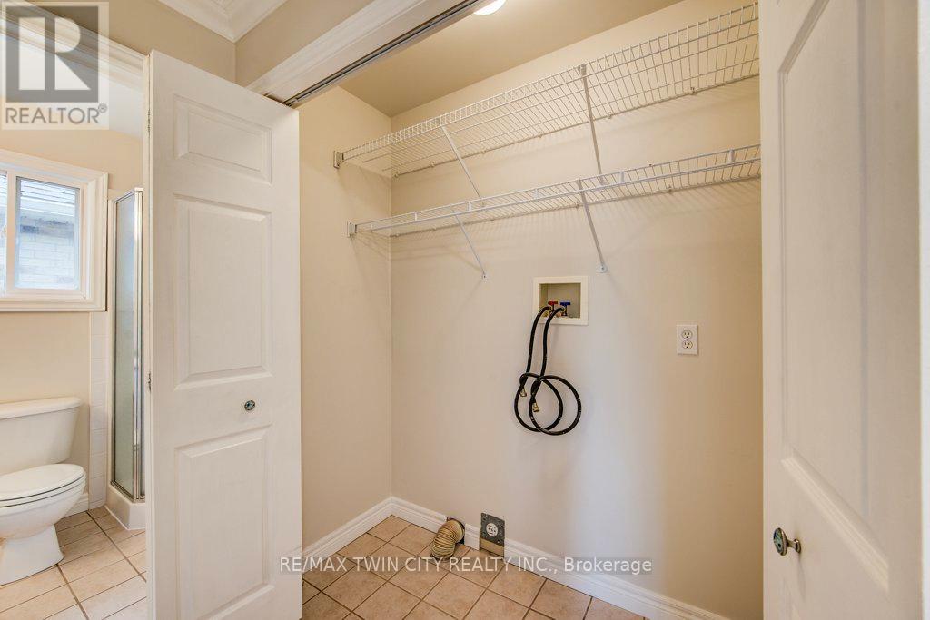 670 Salzburg Drive, Waterloo, Ontario  N2V 2N8 - Photo 23 - X12628714