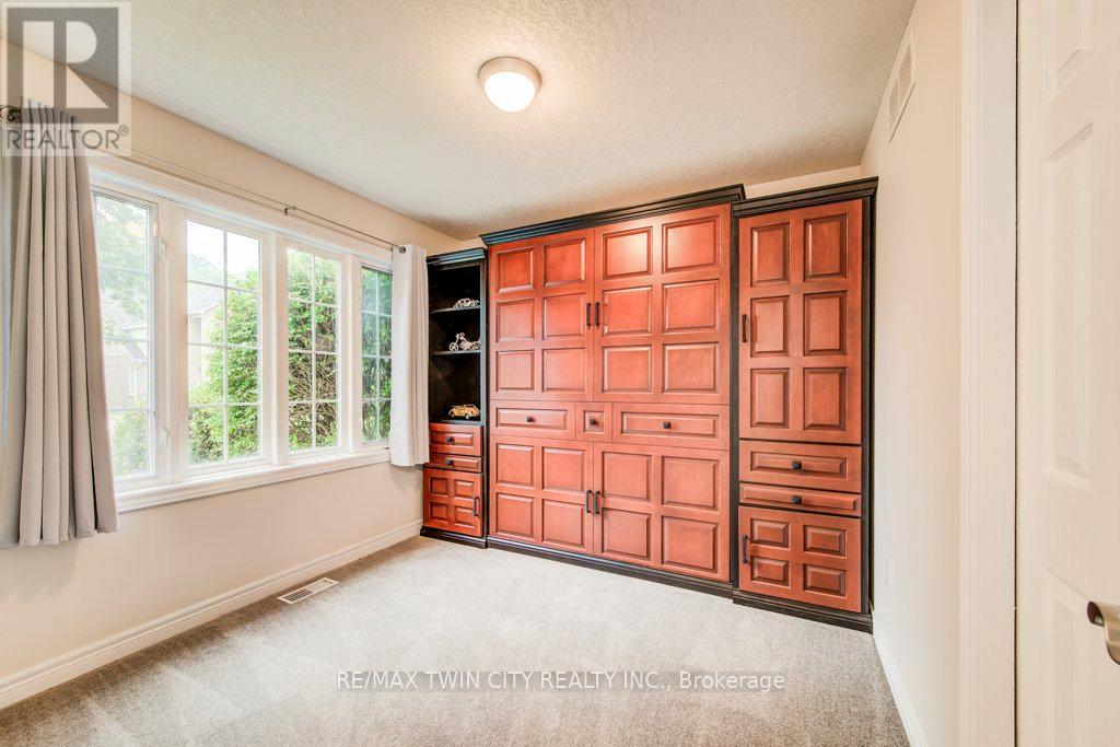 670 Salzburg Drive, Waterloo, Ontario  N2V 2N8 - Photo 24 - X12628714