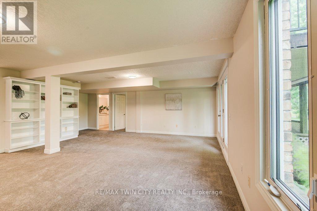 670 Salzburg Drive, Waterloo, Ontario  N2V 2N8 - Photo 34 - X12628714