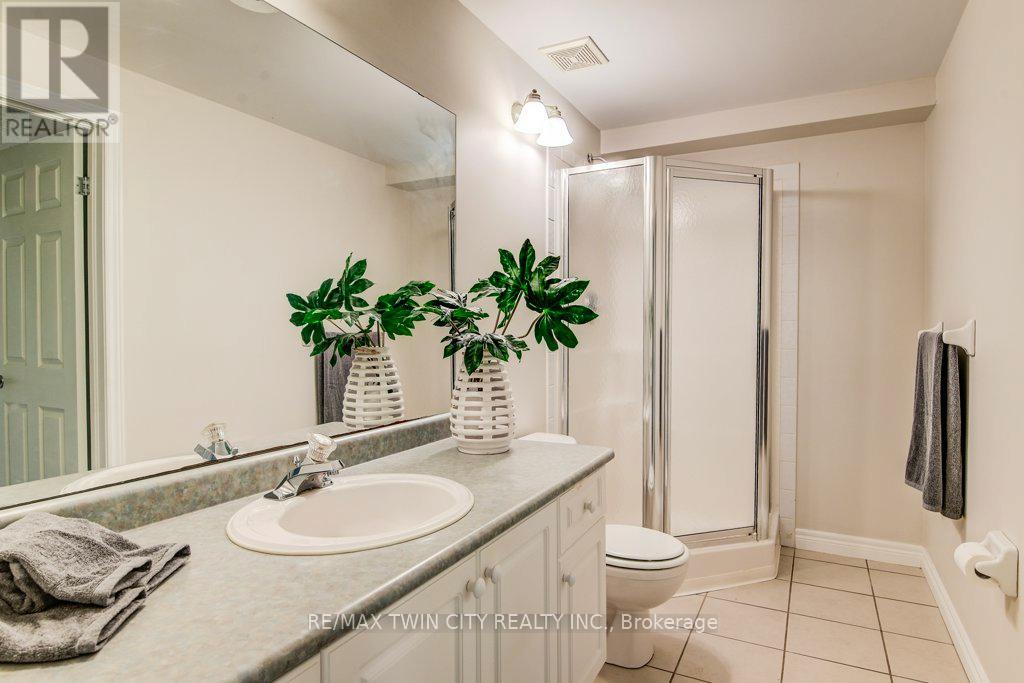 670 Salzburg Drive, Waterloo, Ontario  N2V 2N8 - Photo 41 - X12628714