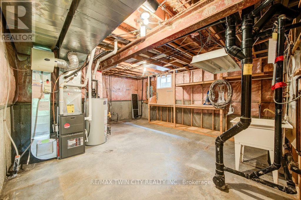 670 Salzburg Drive, Waterloo, Ontario  N2V 2N8 - Photo 42 - X12628714