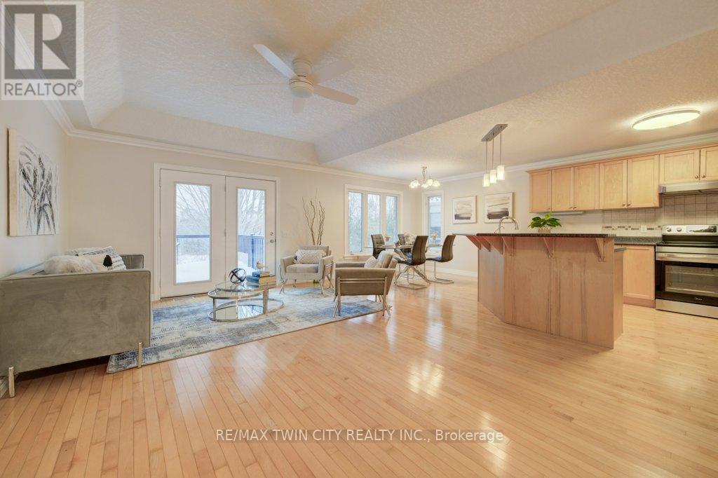 670 Salzburg Drive, Waterloo, Ontario  N2V 2N8 - Photo 5 - X12628714