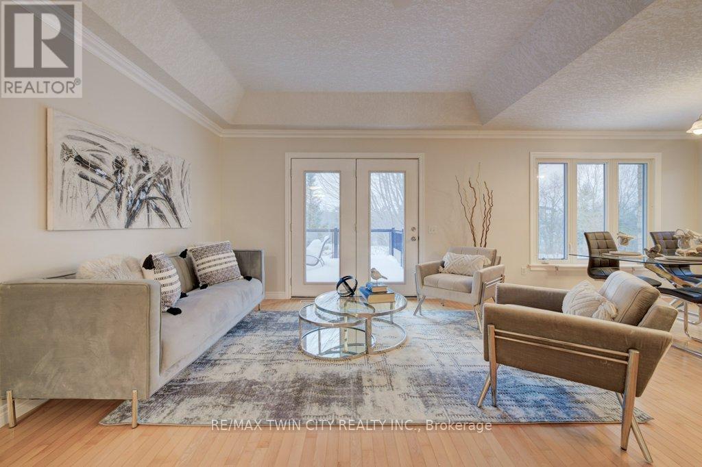 670 Salzburg Drive, Waterloo, Ontario  N2V 2N8 - Photo 7 - X12628714