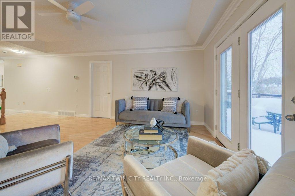 670 Salzburg Drive, Waterloo, Ontario  N2V 2N8 - Photo 9 - X12628714