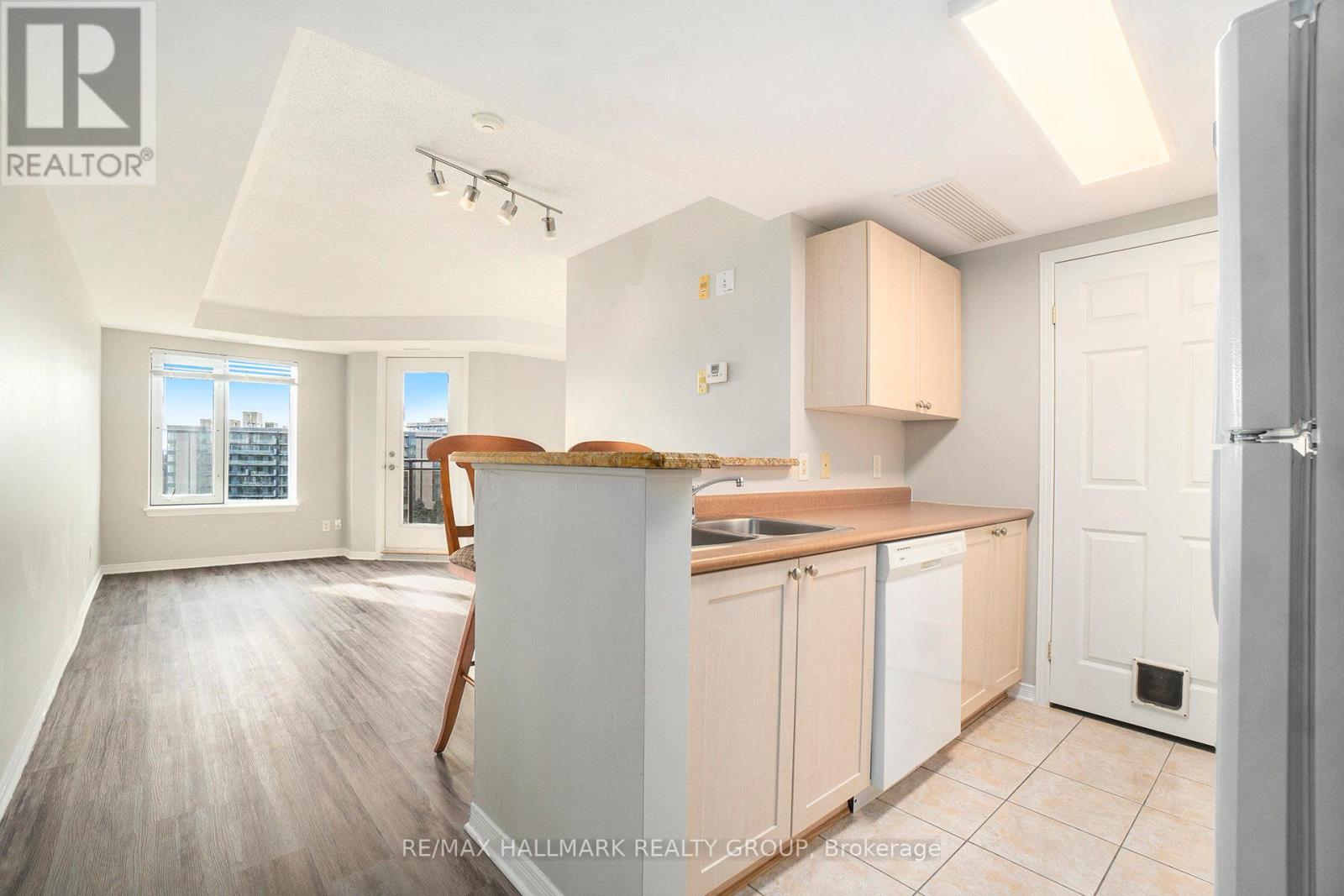 8f - 310 Central Park Drive, Ottawa, Ontario K2C 4G4 - Photo 6 - X12628828