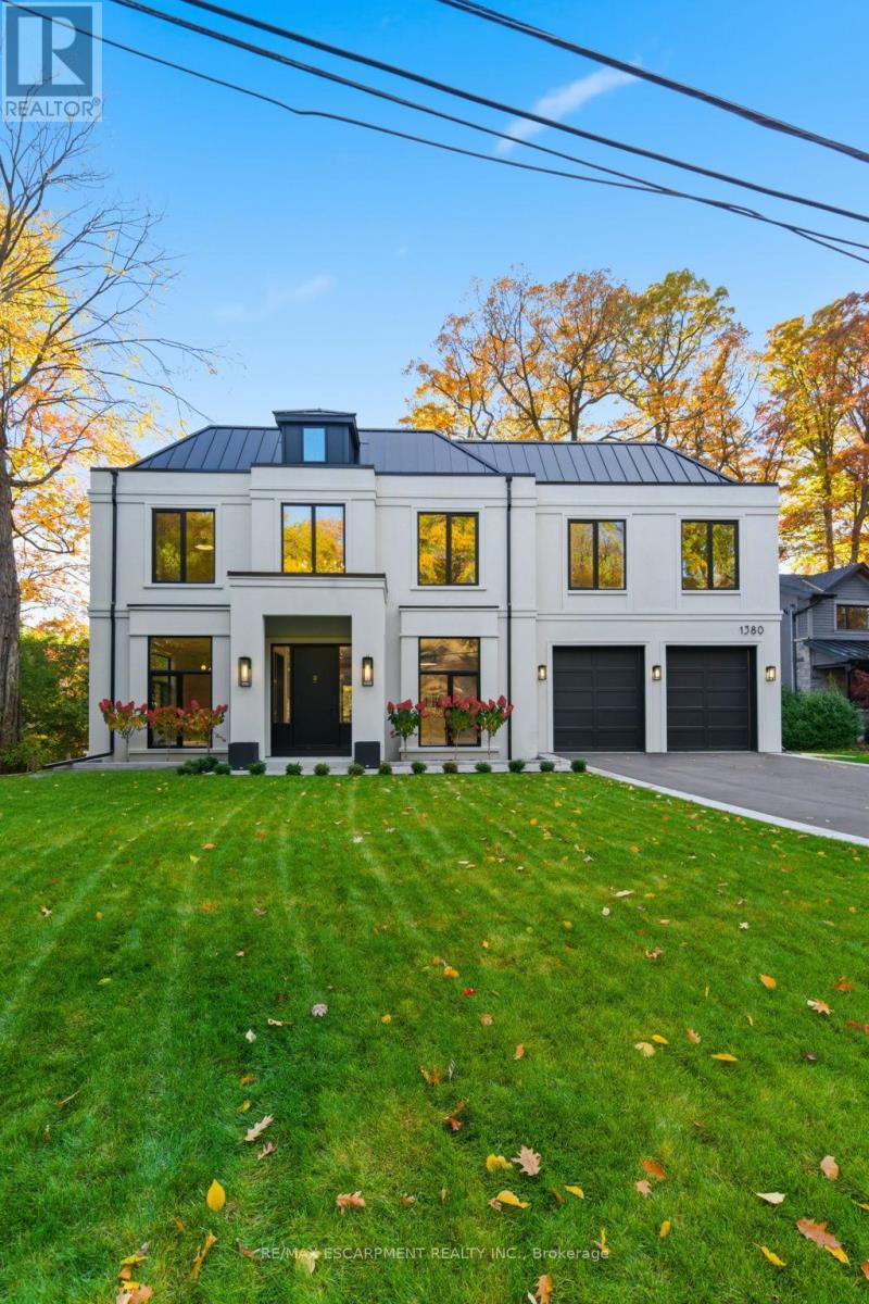 1380 Birchwood Heights Drive, Mississauga, Ontario  L5G 2Y2 - Photo 2 - W12627888