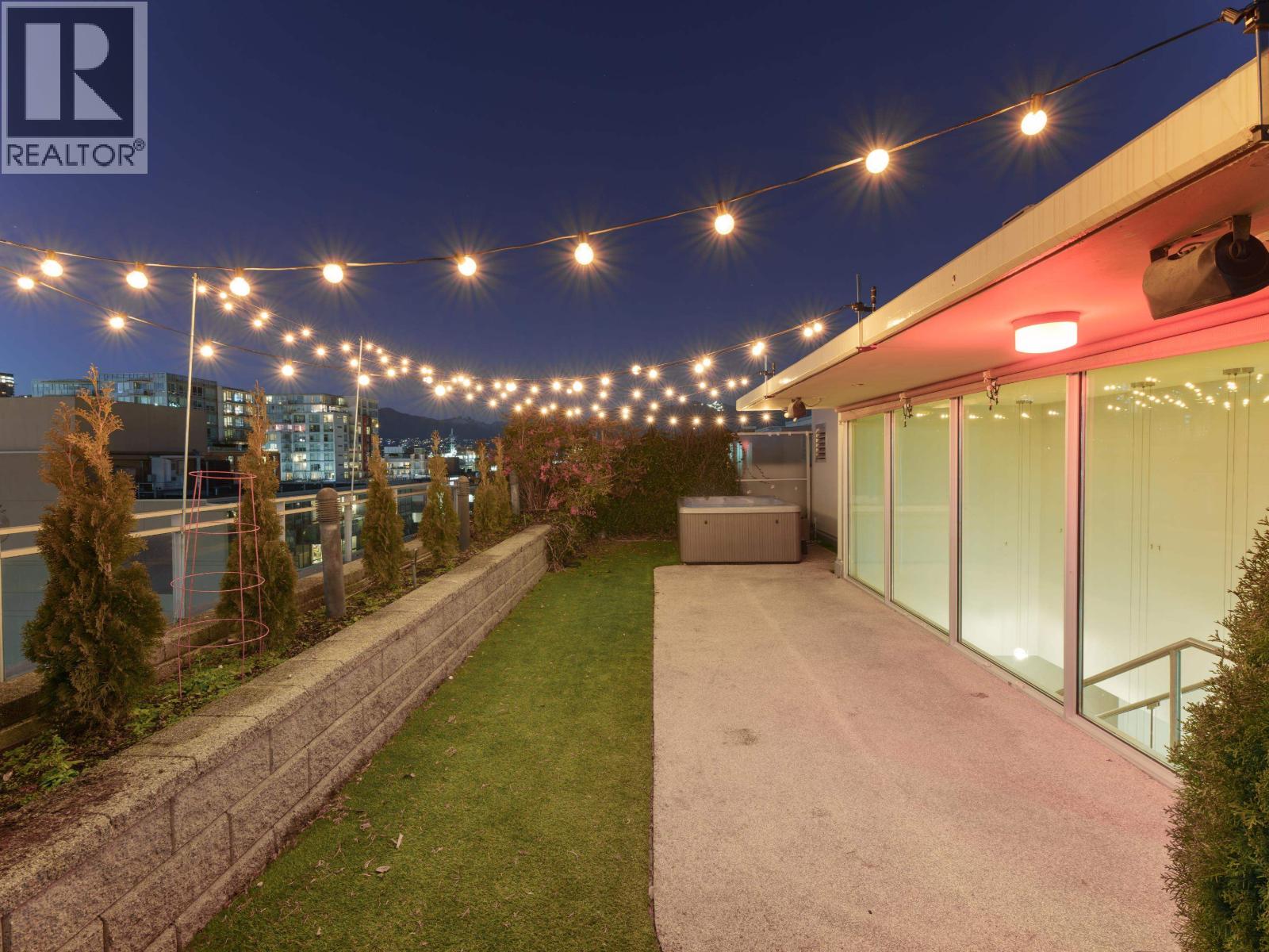 801 221 UNION STREET, Vancouver, British Columbia