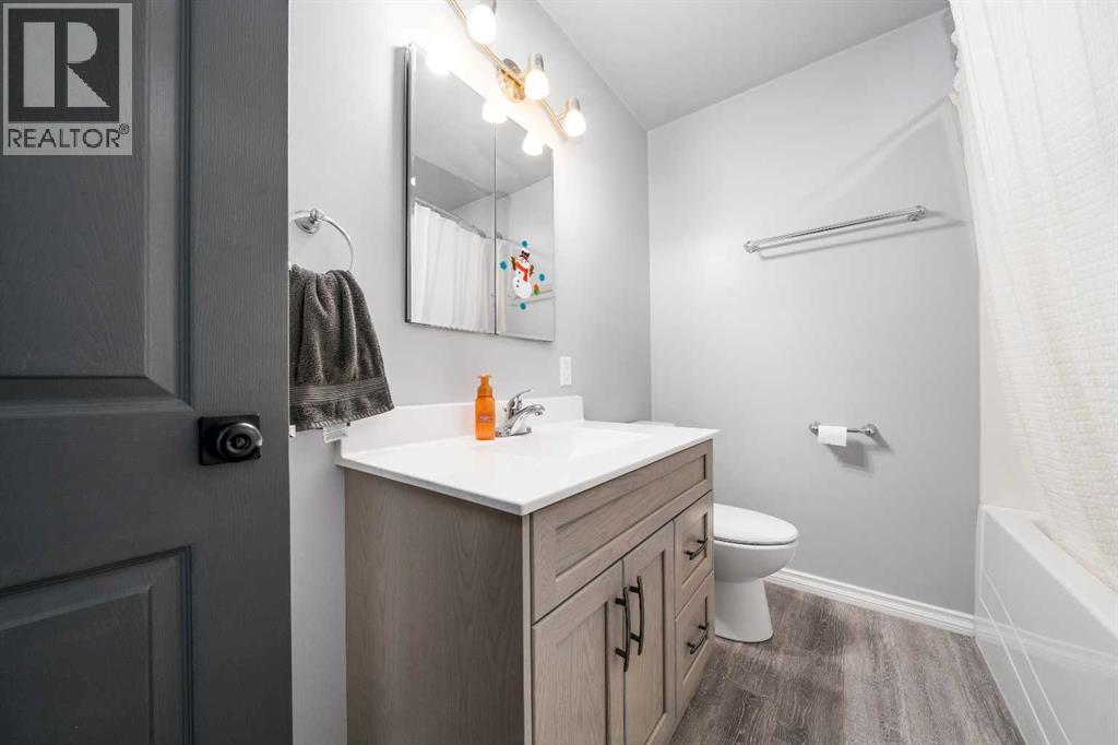 301 3 Avenue E, Bow Island, Alberta T0K 0G0 - Photo 11 - A2274753