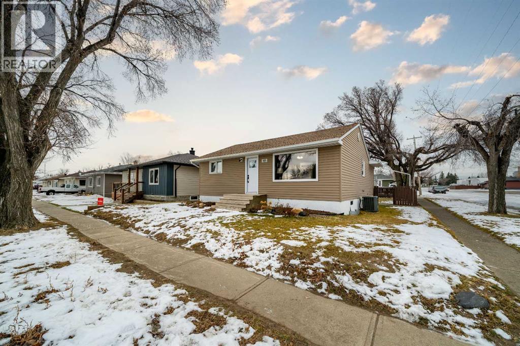 301 3 Avenue E, Bow Island, Alberta T0K 0G0 - Photo 1 - A2274753