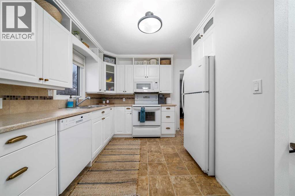 301 3 Avenue E, Bow Island, Alberta T0K 0G0 - Photo 8 - A2274753