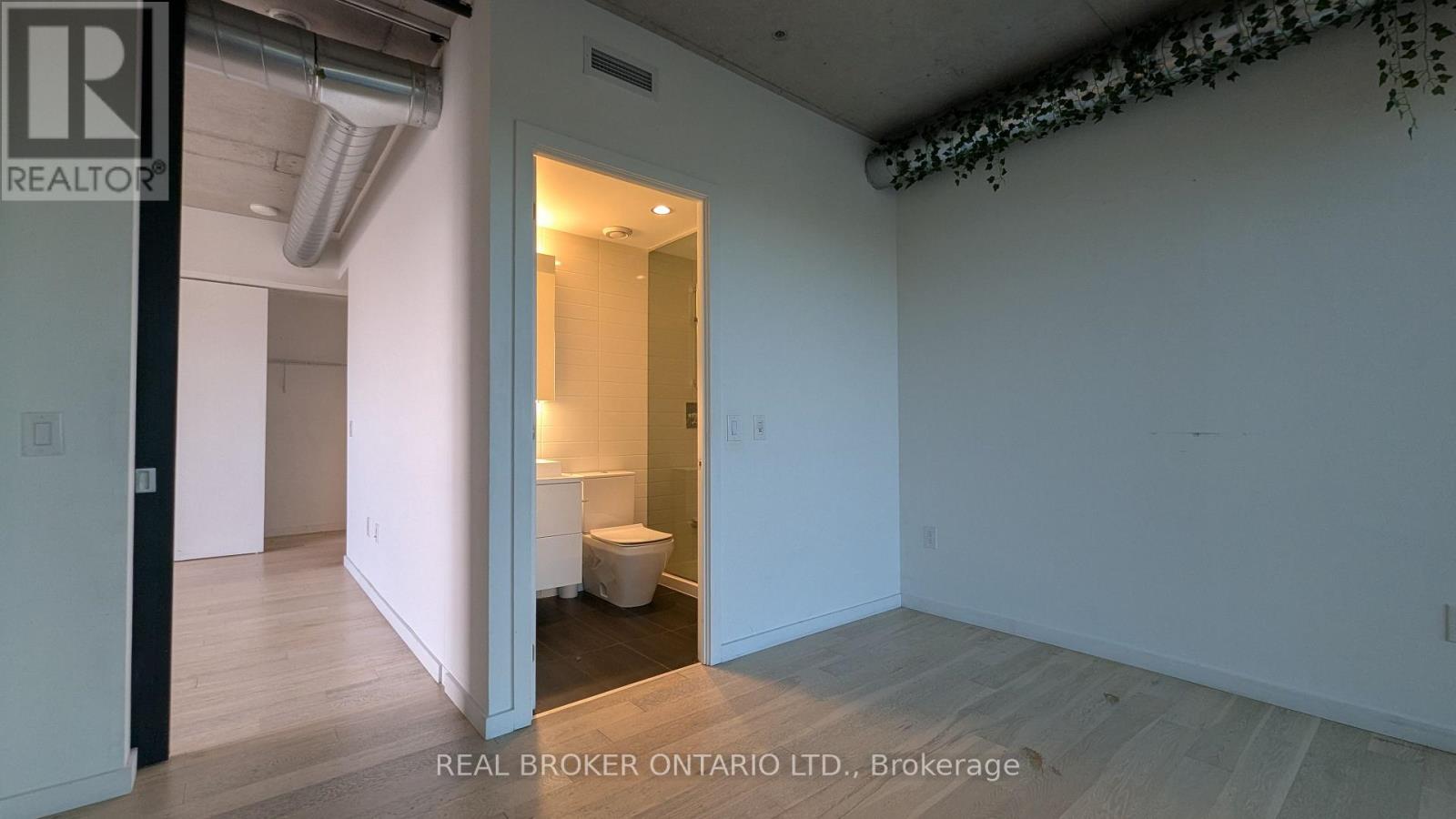 817 - 170 Bayview Avenue, Toronto, Ontario  M5A 0M4 - Photo 11 - C12455497