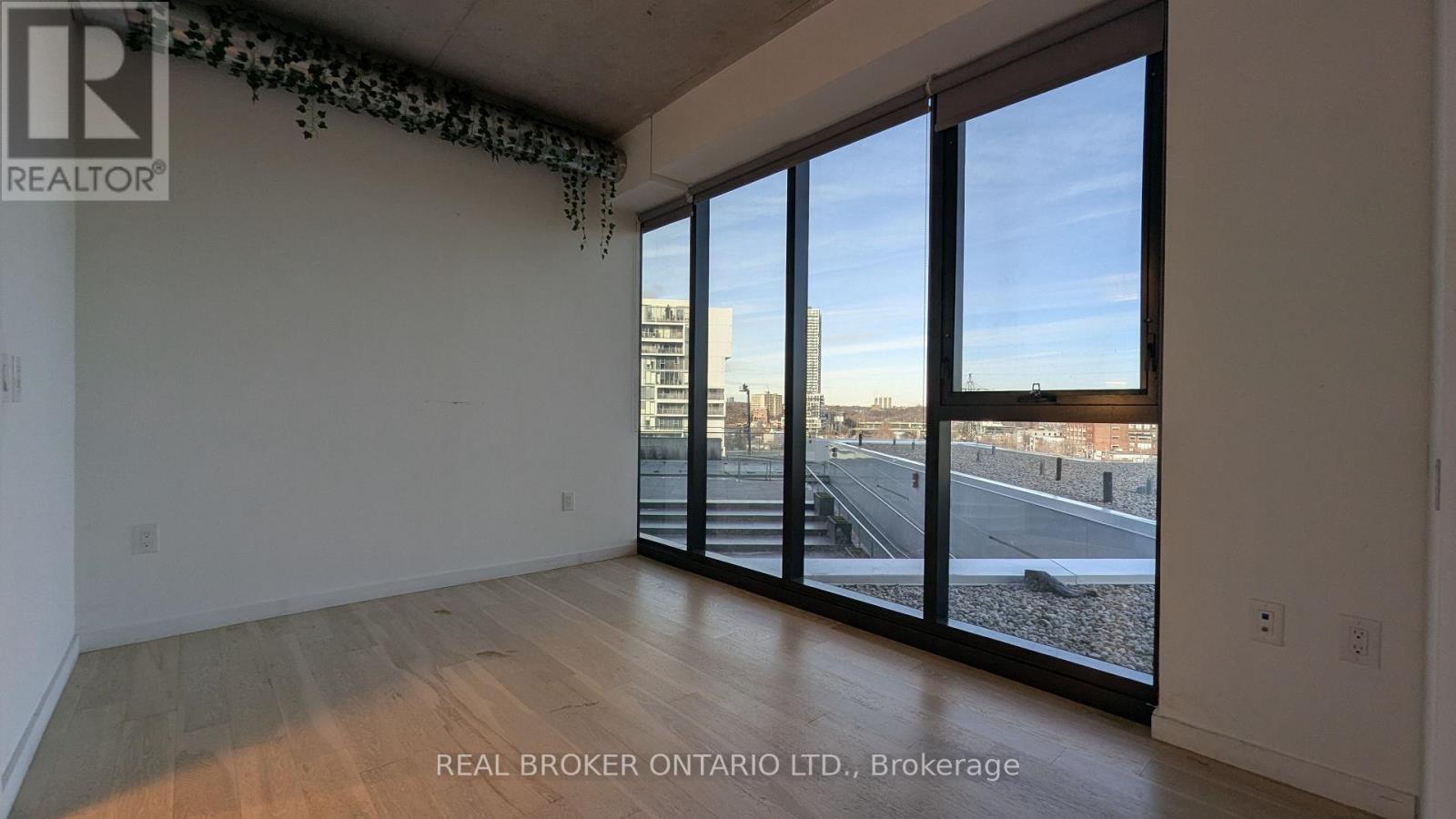 817 - 170 Bayview Avenue, Toronto, Ontario  M5A 0M4 - Photo 9 - C12455497