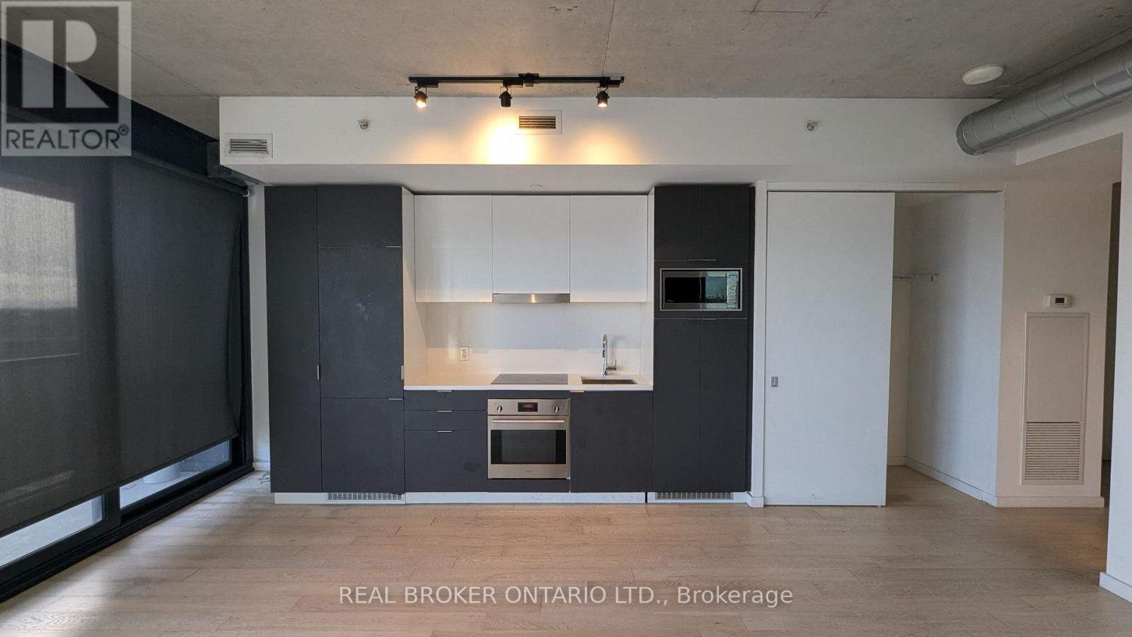 817 - 170 Bayview Avenue, Toronto, Ontario  M5A 0M4 - Photo 8 - C12455497