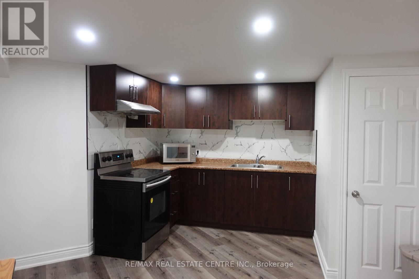 230 South Water Street, Wellington North, Ontario  N0G 2L3 - Photo 36 - X12626760