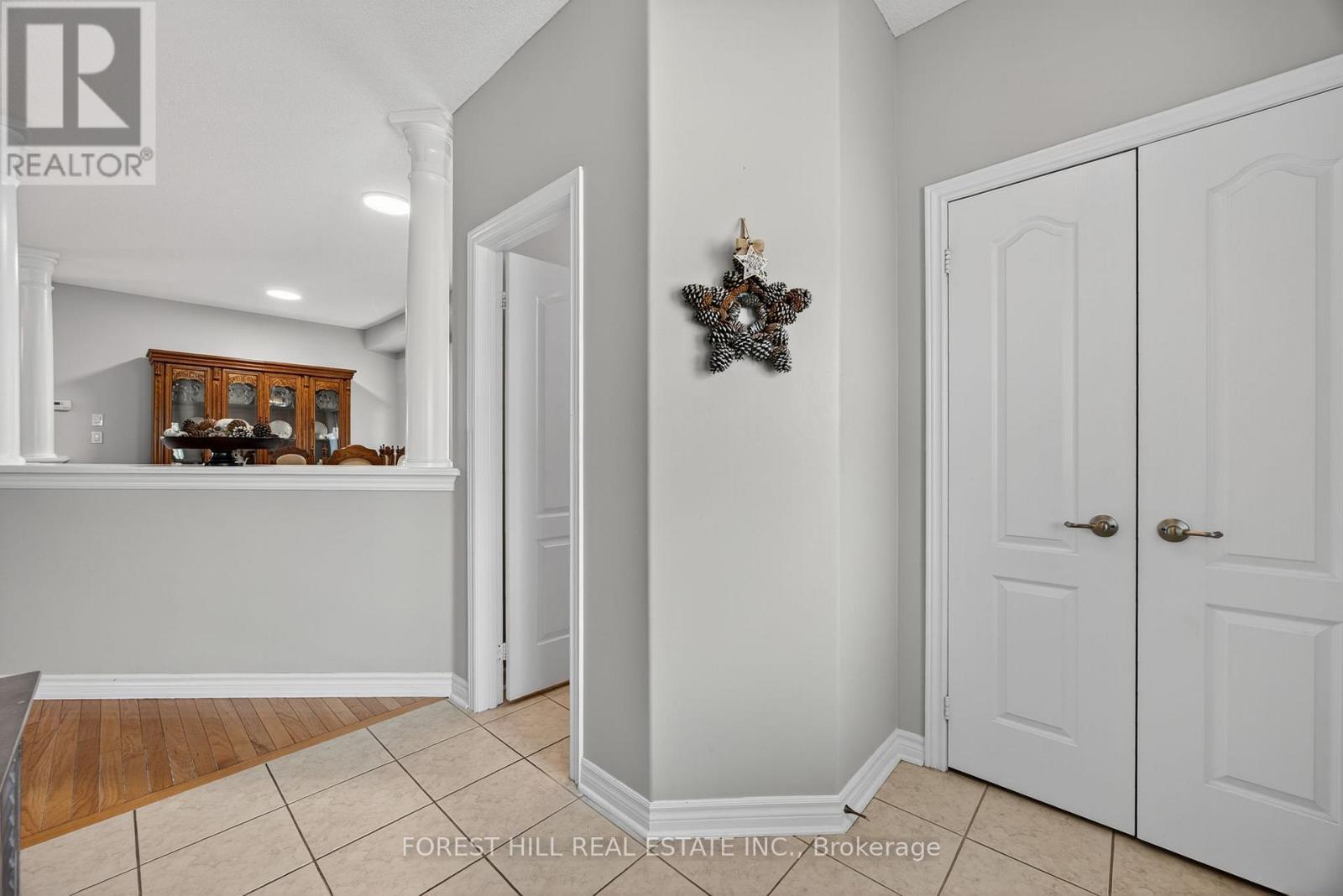 31 Connaught Lane, Barrie, Ontario  L4M 0A6 - Photo 4 - S12628834