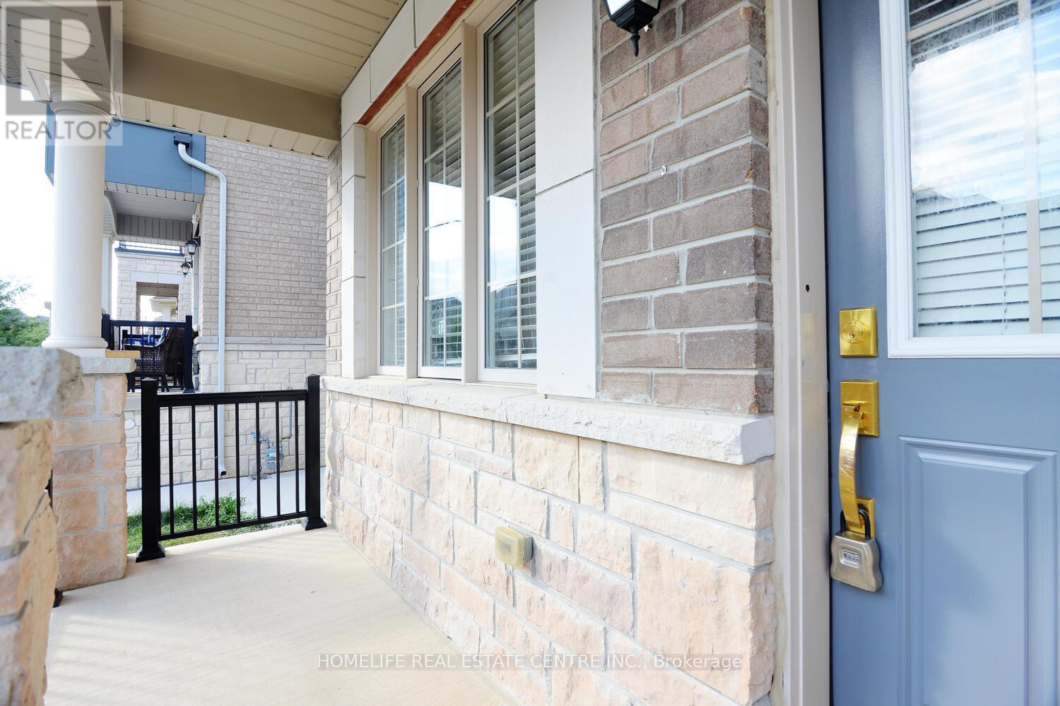 71 Villadowns Trail, Brampton, Ontario  L6R 3Y8 - Photo 4 - W12628800