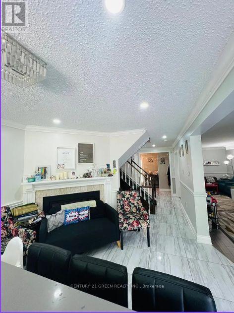 6335 Plowmans Drive, Mississauga, Ontario  L5N 3W1 - Photo 4 - W12628814