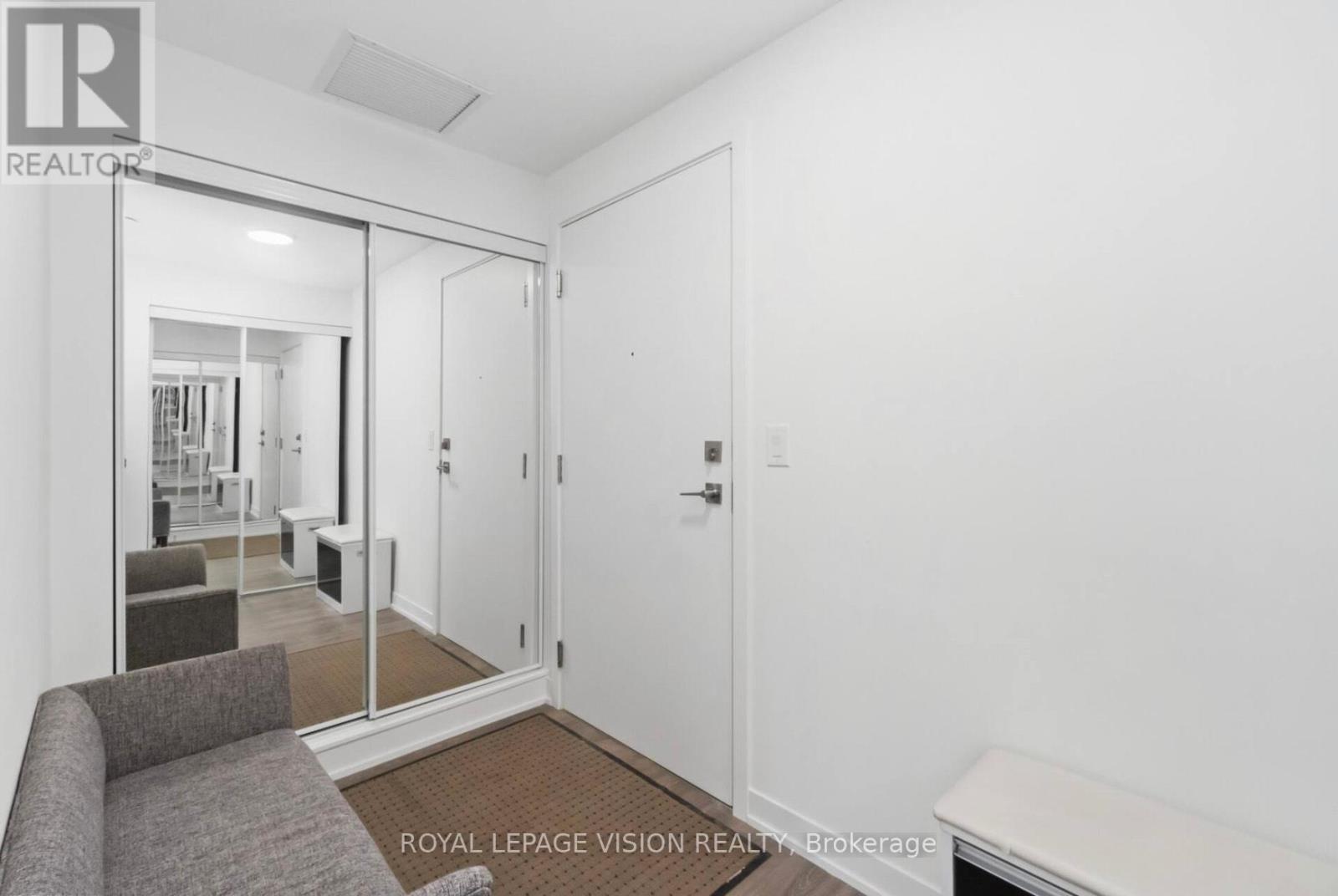 209 - 130 Canon Jackson Drive, Toronto, Ontario  M6M 0B7 - Photo 5 - W12628824