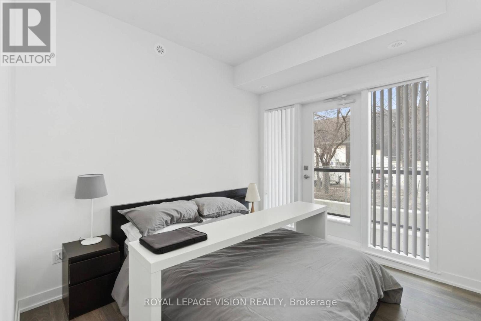 209 - 130 Canon Jackson Drive, Toronto, Ontario  M6M 0B7 - Photo 8 - W12628824