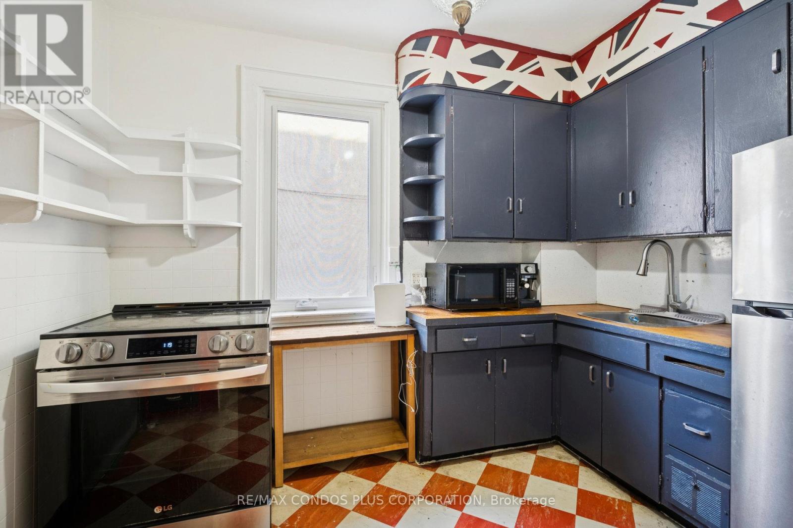 18 Leeds Street, Toronto, Ontario  M6G 1N7 - Photo 10 - W12628832