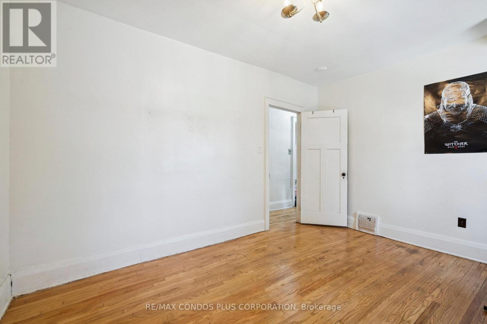 18 Leeds Street, Toronto, Ontario  M6G 1N7 - Photo 12 - W12628832