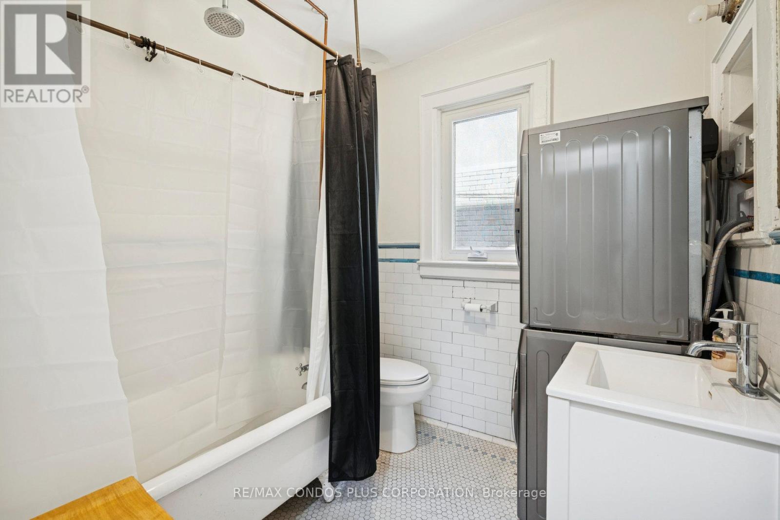 18 Leeds Street, Toronto, Ontario  M6G 1N7 - Photo 14 - W12628832