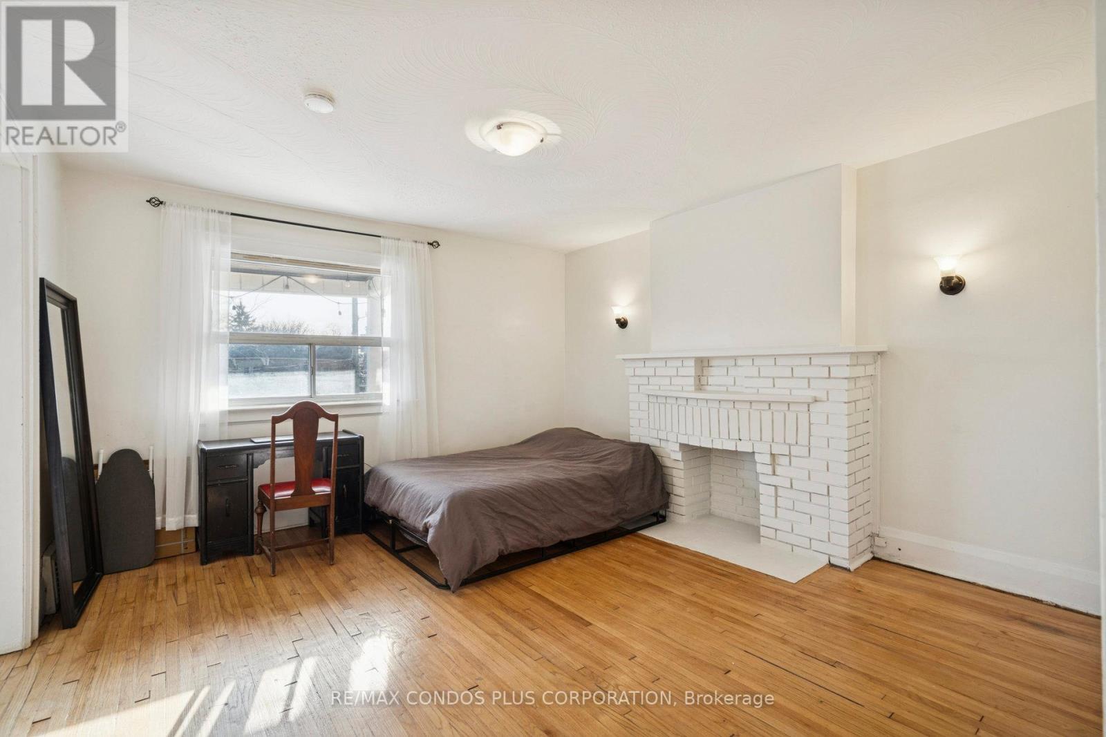 18 Leeds Street, Toronto, Ontario  M6G 1N7 - Photo 15 - W12628832